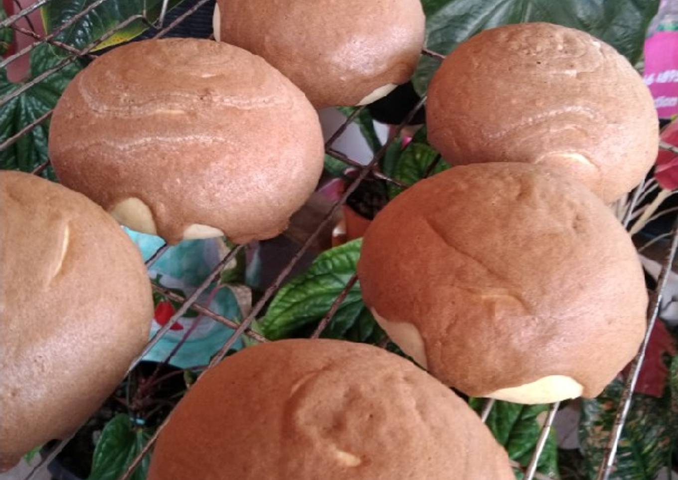 Topping mexican bun