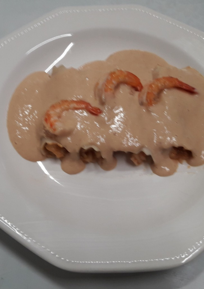 Una foto de Canelones de rape y langostinos