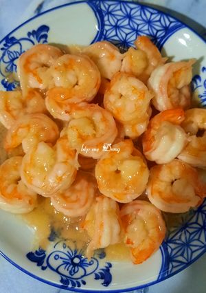 Hình của món Tôm rim mặn ngọt.