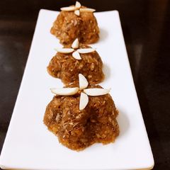 A picture of Dates balls.