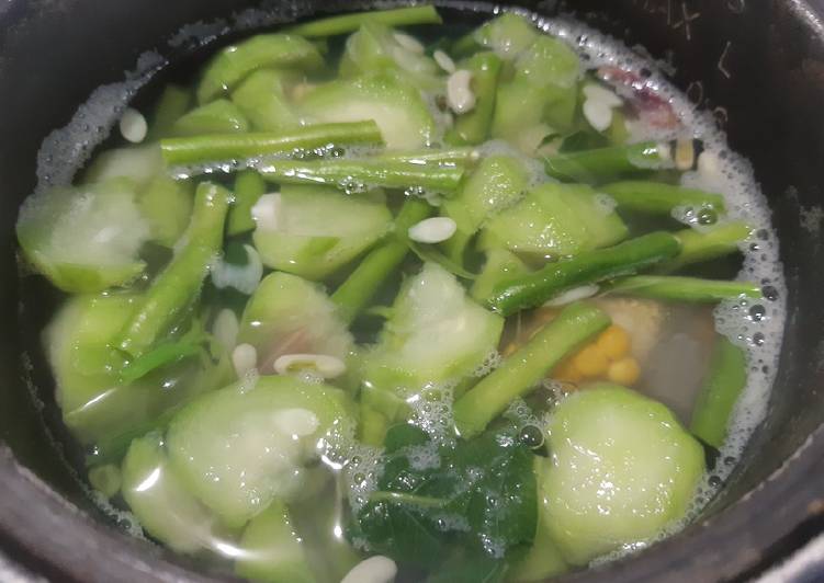 Langkah Mudah untuk Menyiapkan Sayur bening DEBM yang Bisa Manjain Lidah