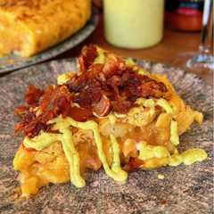 Una foto de Tortilla de patatas con oreja crujiente