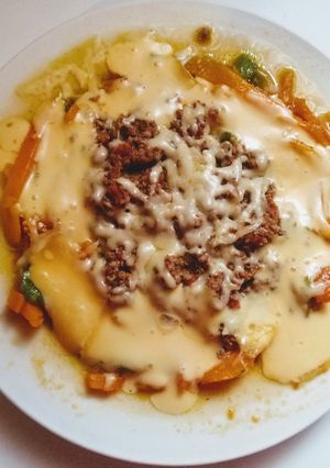 Una foto de Zapallitos y calabacín gratinados con salsa bolognesa (keto)