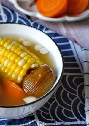粟米甘筍豬𦟌湯 的食譜成品照片