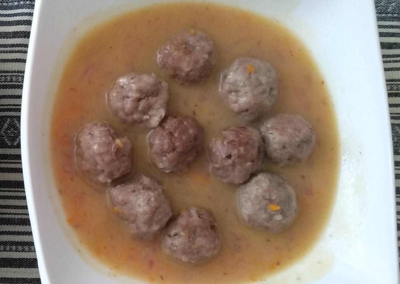 Albóndigas en salsa de vino blanco (fáciles y ricas)