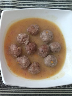 Una foto de Albóndigas en salsa de vino blanco (fáciles y ricas)
