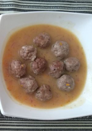 Una foto de Albóndigas en salsa de vino blanco (fáciles y ricas)