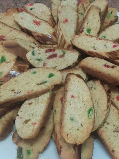 Una foto de Fakas marroquí con fruta confitada (biscotti)