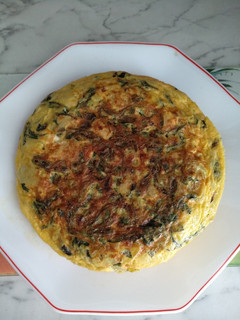 Una foto de Tortilla de patatas y collejas