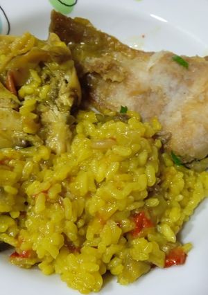 Una foto de Arroz meloso con raya y sepia