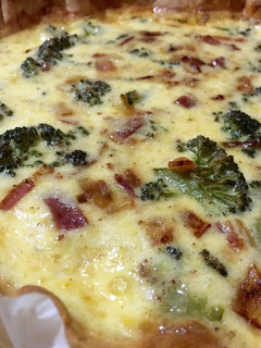 Una foto de Quiche de bacon, cebolla y brócoli