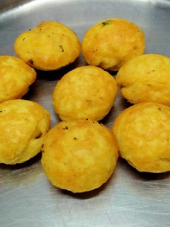 மஞ்ச பணியாரம்/ பட்டாணி பருப்பு பணியாரம் (Pattaani paruppu paniyaaram Recipe in Tamil) செய்முறை முக்கிய புகைப்படம்