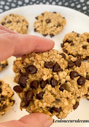 Une photo de COOKIES AUX FLOCONS D’AVOINE ET PÉPITES DE CHOCOLAT