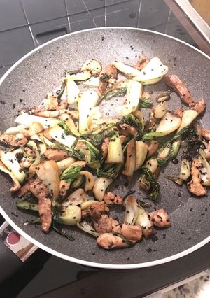 Foto di Pak choi con pollo al sesamo nero