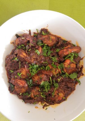 कुंदापुर घी रोस्त मसाला झिंगे (kundapur ghee roast masala zinghe recipe in marathi) रेसिपी चे मुख्य फोटो