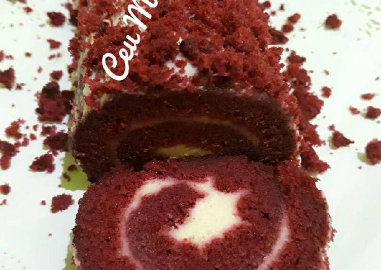 Red Velvet Swiss Roll Keto