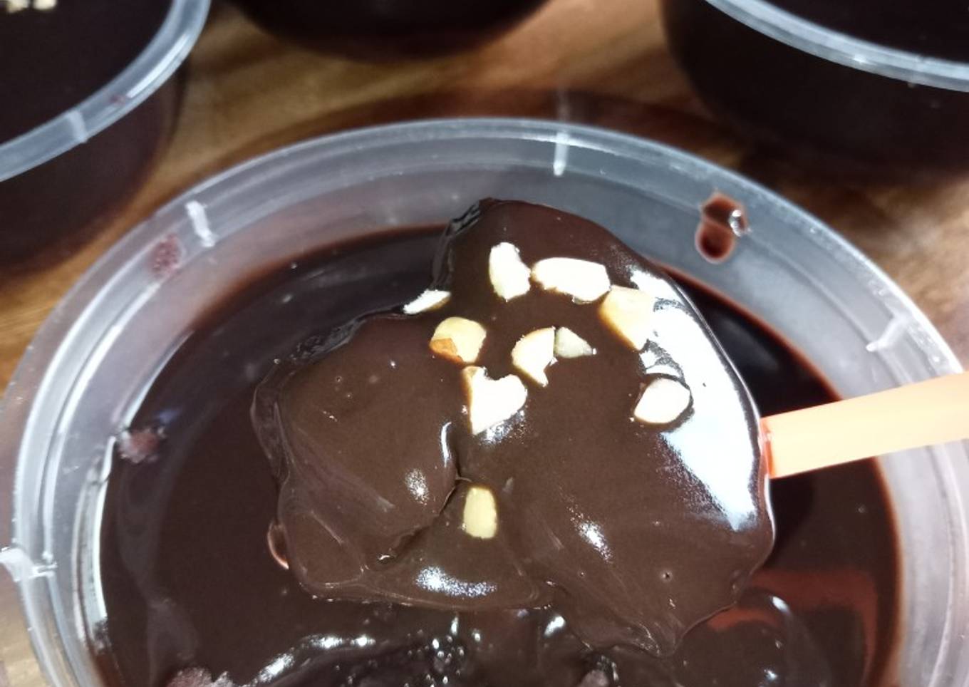 204. Ganache (coklat siram)