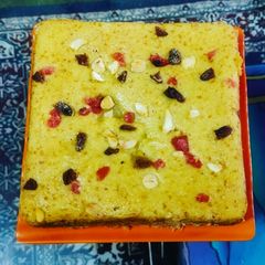 A picture of Sooji Mango Cake.