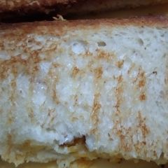 A picture of Bread Sandwich.