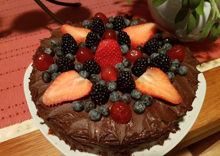 Tarta de Chocolate con Frutos Rojos