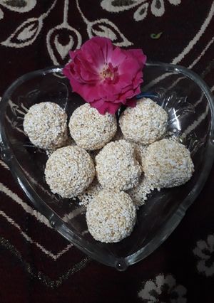 राजगिरे के लड्डू (Rajgira Ladoo Recipe in Hindi) रेसिपी मुख्य फोटो