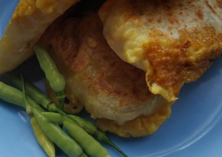 Martabak mie siram kuah kuning