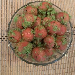 A picture of Beetroot Mani Kozhakkattai.
