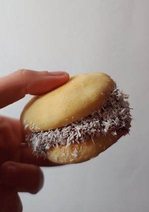 Una foto de Alfajores de maicena sin manteca. ❤️