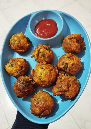 A picture of Methi, spring onion appe.