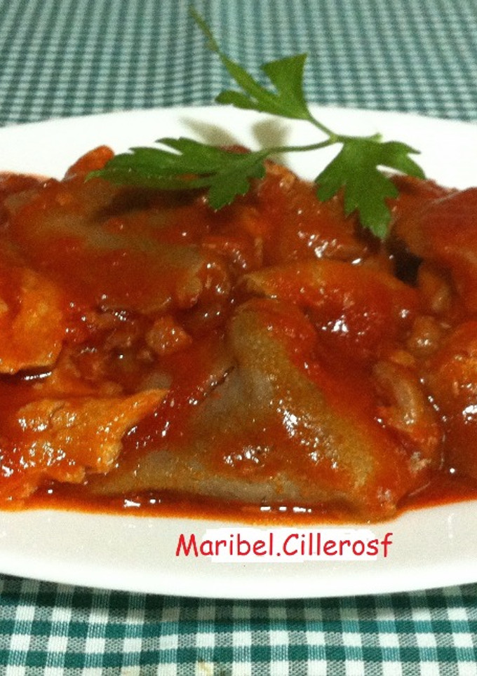 Una foto de Careta de cerdo en salsa de tomate casera