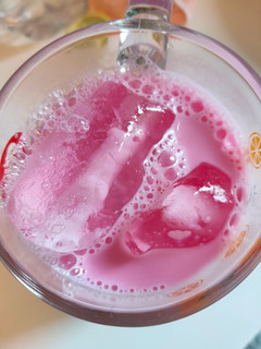 A picture of Nom yen (Sweet pink-cool milk): นมเย็น.