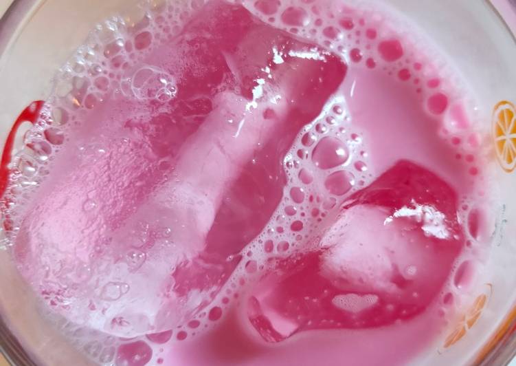 Simple Way to Prepare Super Quick Homemade Nom yen (Sweet pink-cool milk): นมเย็น