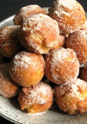 A picture of Apple Doughnuts.