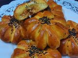 Bánh mì tạo hình hoa cúc nhân sữa dừa