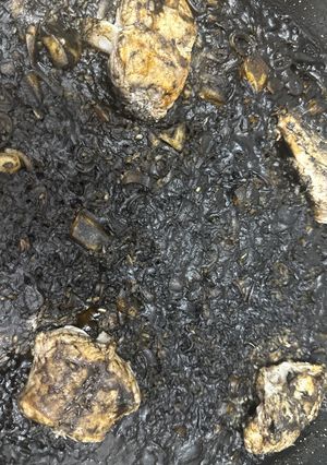 Una foto de 590. Arroz negro con rape (principal paella)
