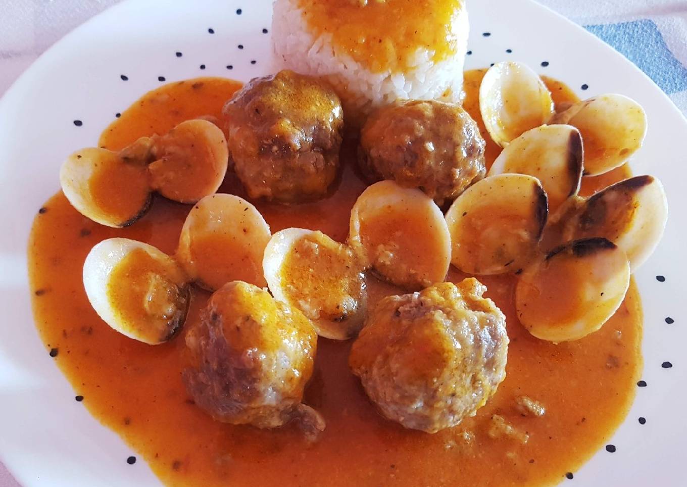 Albóndigas con almejas