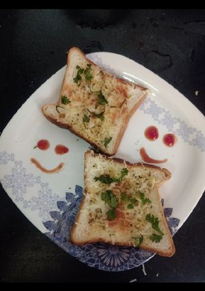 चिज़ गार्लिक ब्रेड (cheese garlic bread recipe in Hindi) रेसिपी मुख्य फोटो