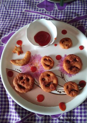 आलू सूजी स्माइली (Aloo sooji smiley recipe in Hindi) रेसिपी मुख्य फोटो