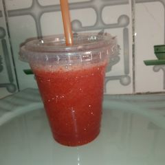 A picture of Sparkling strawberry lemonade.