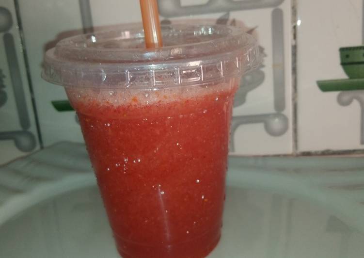 Recipe of Sparkling strawberry lemonade in A Minutes for Mom