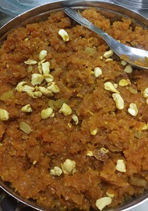 ગાજર નો હલવો (Gajar Halwa Recipe In Gujarati) રેસીપી મુખ્ય ફોટો