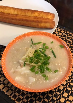 รูปของ โจ๊กปลา ข้าว oat กับปาท่องโก๋ (Airfryer) อาหารสุขภาพ ในวันฝนตกพรำๆค่ะ