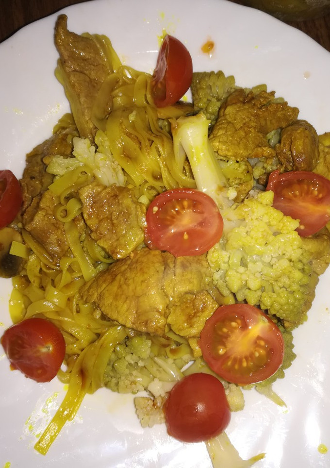 Una foto de Fideos con romanesco y ternera