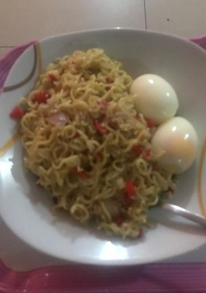 A picture of Peppered Noodles and Boiled egg.