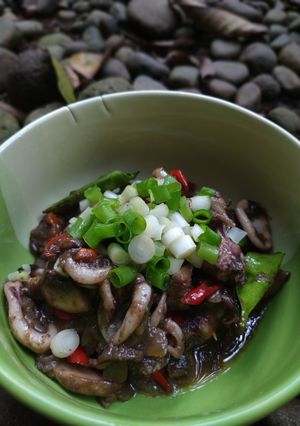 Foto resep Cumi Hitam Jamur Merang