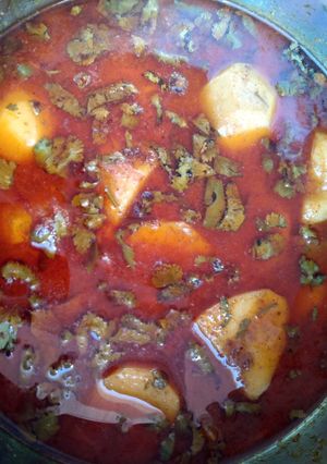 A picture of Aloo Ghosht.