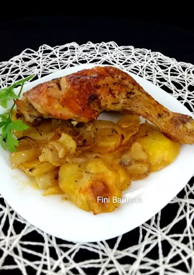 Una foto de Muslos de pollo con patatas panaderas