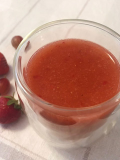 鹅莓(gooseberries)· 草莓🍓果昔(夏季时令鲜果全自然· 无添加组合👍👍) 的食譜成品照片