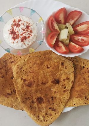 A picture of Bottle gourd paratha.