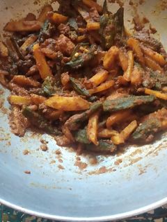 ભરેલા ભીંડા નું શાક (Stuffed Bhindi Sabji Recipe In Gujarati) રેસીપી મુખ્ય ફોટો